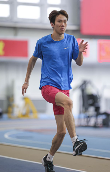 开云app体育与朋友共享乐趣